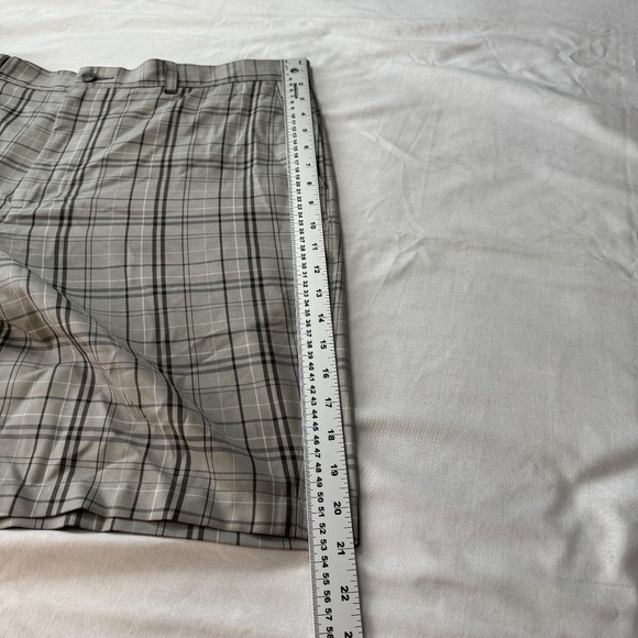 Haggar‎ Men's Performance Casual Plaid Golf Walking Shorts Silver/Gray 38 - Picture 13 of 14